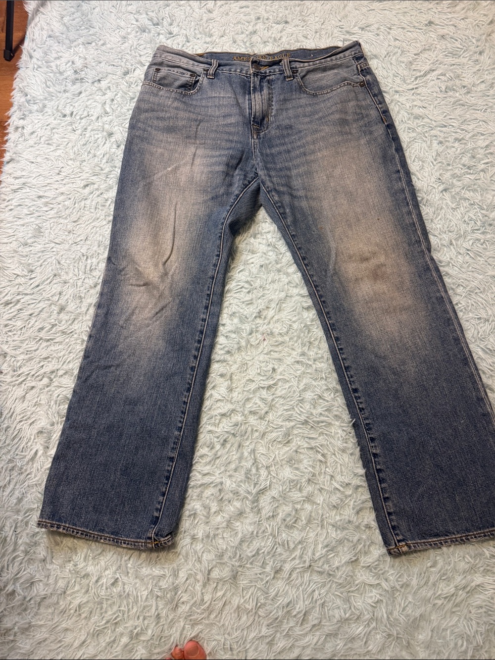 American Eagle Outfitters Men's Faded Blue bootcut Jeans 33x30.